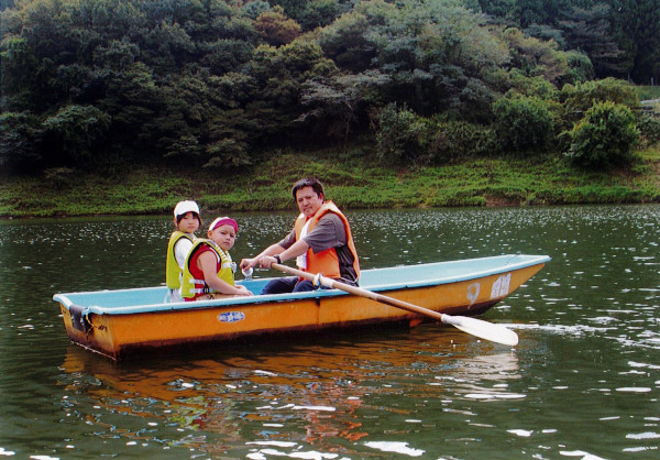 梅田湖でボート乗り。みんな初めて！